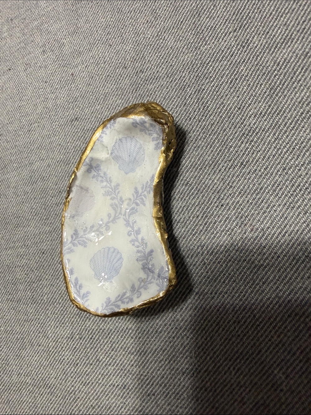 Handmade Decorative Blue Shell-Pattern Resin Magnet with Gold Edge - Picture 3 of 4